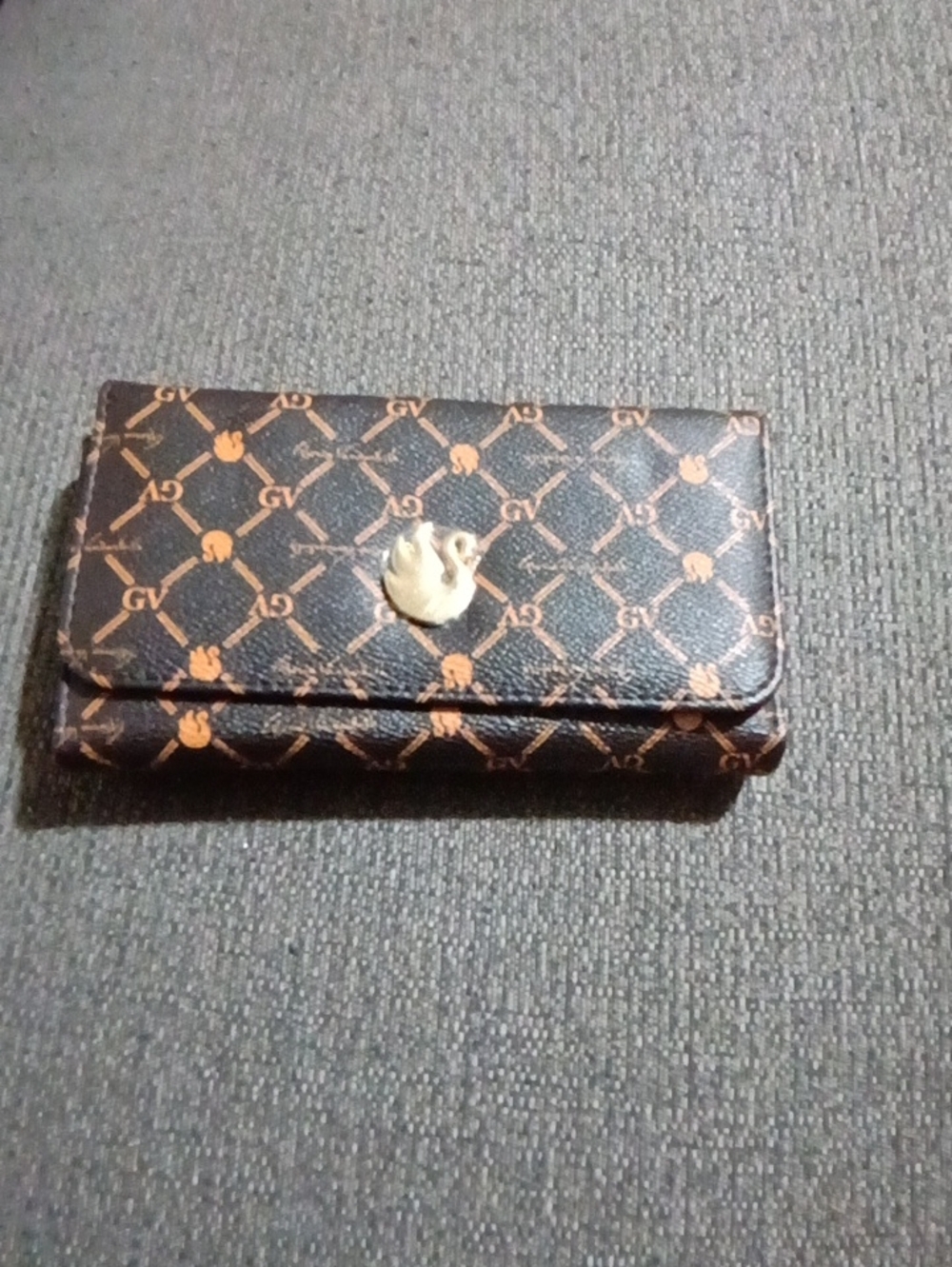 NWOT Gloria Vanderbilt Brown Monogram Key & Card Holder with Gold Swan Accent